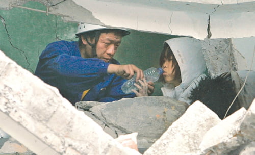 중국 대지진, 희생자 너무 많고 경제 충격도!