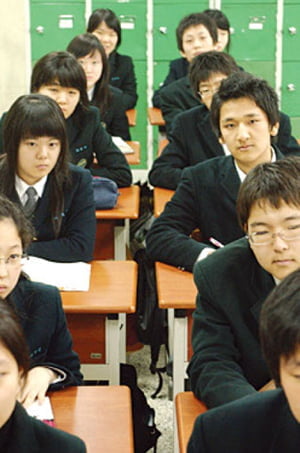 '시끌벅적' 남녀공학 논쟁 선진국도 분반이 좋다?