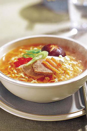 스프 먼저 넣으면 라면이 더 맛이 있다고?