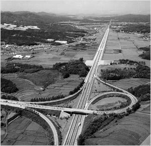 미개발국에서 산업화, 민주화 모두 이룬 유일한 나라