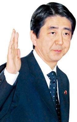 아베 "1조엔 지원해 日 제조업 황금시대 되찾겠다"