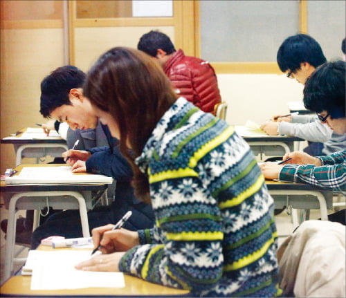 (26) 공무원 채용때 경제학 시험보는 이유는