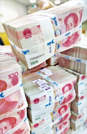 한·중, 위안화 직거래 시장 합의…'위안화 허브' 발판 마련