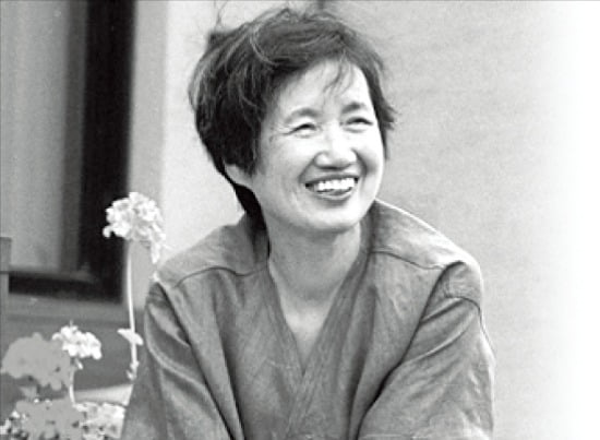 싱아와 은방울꽃이 아름다운 고향 '박적골'…우리가 부수고 나와야 할 '옛 질서'로 그려