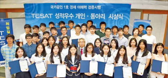 테샛 동아리 챔피언 거머쥐다