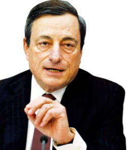 유로존 휩쓰는 디플레 공포…ECB '슈퍼 돈풀기' 드라기 처방 통할까