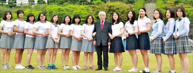 '충남의 취업 명문' 대전 신일여고를 가다…진학과 취업 '두 마리 토끼' 모두 잡는다