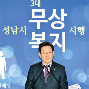 도마위에 오른 서울시와 성남시 '공짜 복지'…"모럴 해저드 부르는 '모르핀 주사'"
