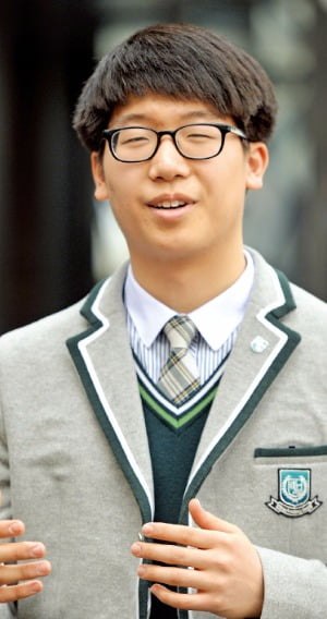 고교 경제올림피아드 1등 하나고 송기우 군 "경제학은 수학·논리와 통해 매력적"