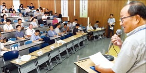 "성과 보상 부재가 직무능력 떨어뜨려"