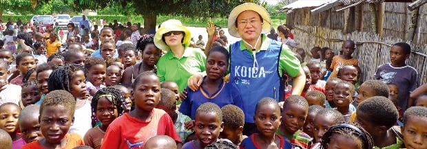 "원조가 오히려 후진국들을 망친다" 반성도 '원조의 역설'…개인이든 나라든 스스로 노력해야 성장