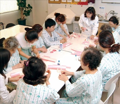 정부가 치매 환자 의료비 부담 절반으로 낮춰준다는데…