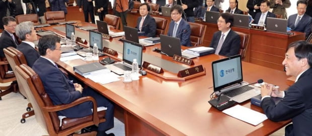 금리 오르면 예금자는 좋지만 대출자는 부담 커져요