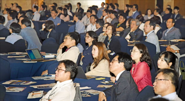 기술진화는 옛 일자리 없애지만 새 일자리 더 많이 만들죠