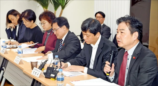"4차 산업시대에도 정부는 혁신 조력자로서 할 일 많죠"