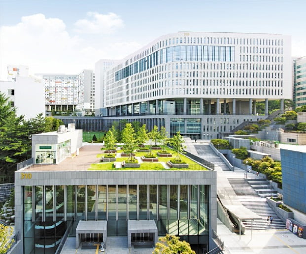 논술 답안은 서론-본론-결론의 형식을 갖추는 게 중요하죠