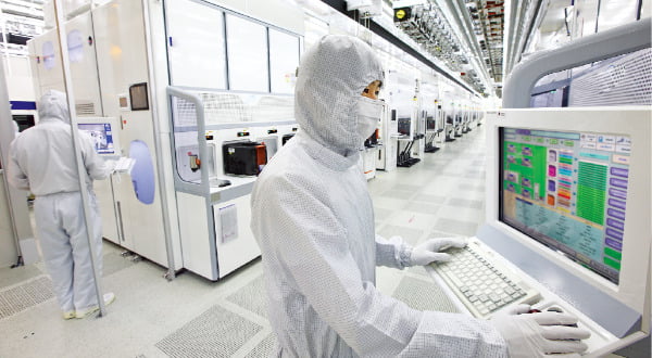 반도체 산업 비중 커 경제지표 실제보다 좋게 나와…자동차 등에서도 '제2 삼성전자' 나와야 왜곡 없어져