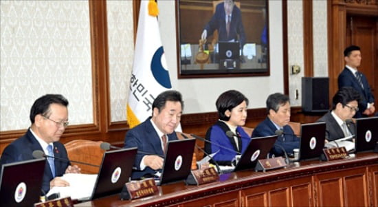 정부가 재정지출을 많이 하면 과연 좋을까?
