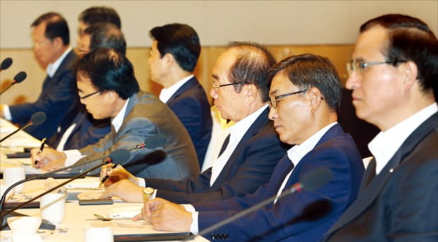 최고경영자(CEO)는 경영학·경제학 지식이 필수에요