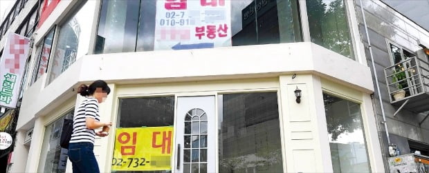 한국은 수출·투자·소비 모두 부진 '침체 경고음'