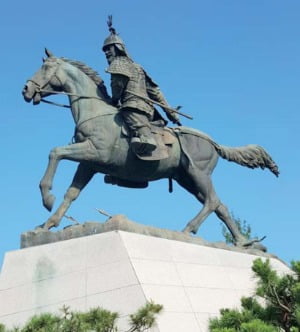 토지는 왕실의 공전과 귀족의 사전으로 나뉘었지요…11세기 말엔 모두 공전으로…관리는 토지 아닌 녹봉 받아
