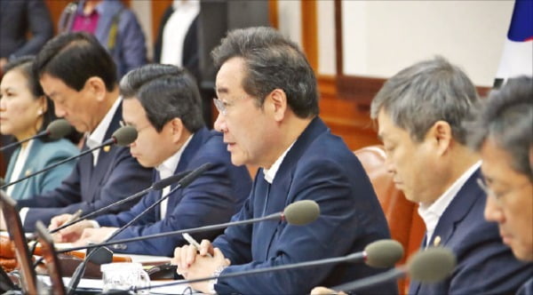정부의 상황 판단이 정확해야 올바른 정책을 세우죠