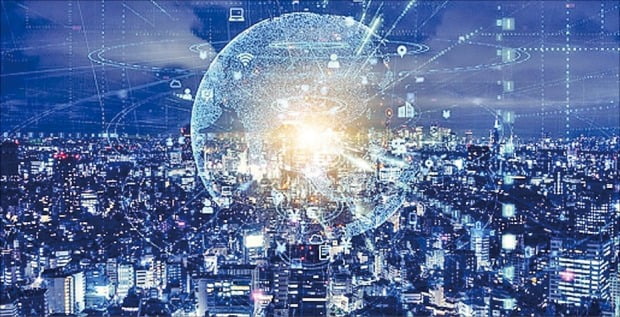첨단기술은 물적·인적 자원의 세계화를 촉진하죠