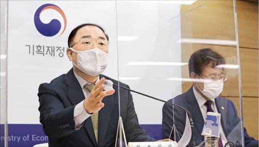 5년뒤 시행하자며 '재정준칙' 도입한다는데…