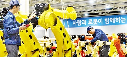 인간과 AI…상호보완 관계인가, 대체 관계인가