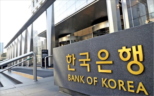 '코로나 보상' 위해 한국은행 발권력도 동원해야 하나