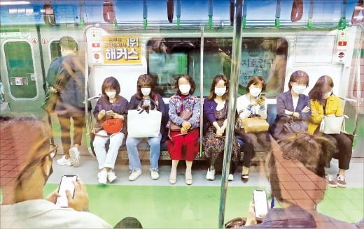 눈덩이 적자 서울지하철에 정부 지원 더 해야 하나
