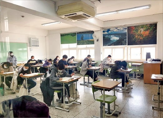수원외고 박요엘 학생 고교 1위, 주니어 테샛 1등 이성민 학생