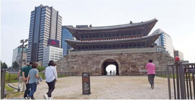 숭례문 후문, 13년 만에 다시 열려…시장과 문화유산의 조화 기대