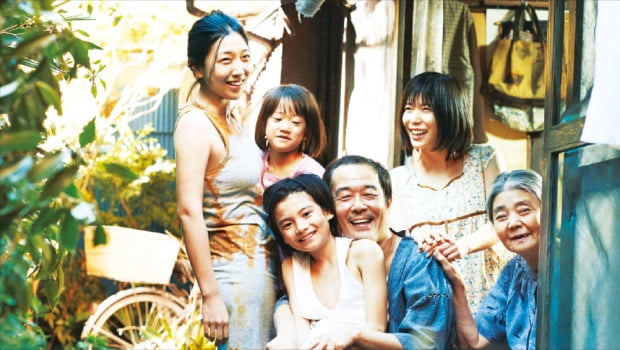 피 안 섞이고 가난해도 함께 살아 행복했던 가족, 가혹한 실업 태풍은 범죄와 가족 해체 부르는데…
