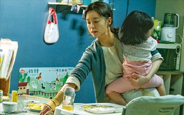 "시터 이모님 월급 주고 나면 남는 게 없어"…일하고 싶은 '지영이'는 그렇게 경단녀가 된다