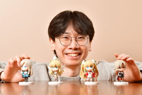 게임 캐릭터에 생동감 불어넣는 3D 모델러