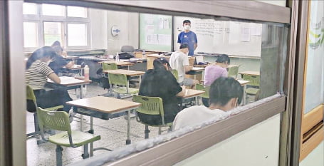 수상자 발표 고교 1위 구암고 김예결·주니어 1위 해강중 표하민