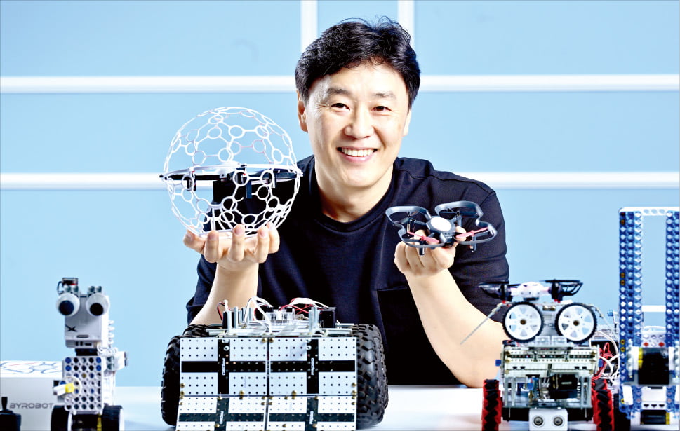 "드론 없인 살 수 없는 세상이 올 겁니다"