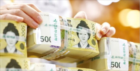 경제 성장보다 나랏빚 증가가 더 빠른 한국