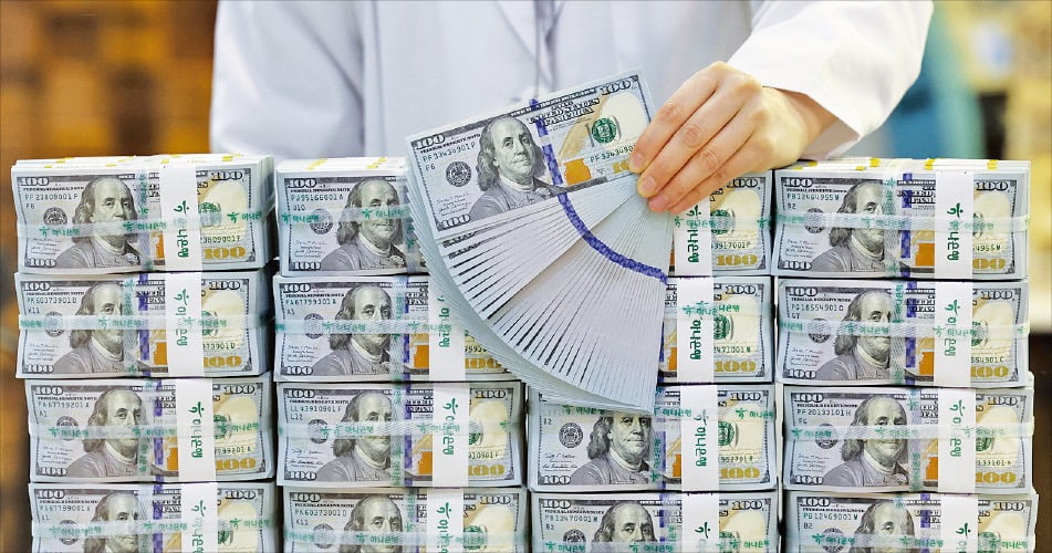 확장재정정책 쓰면 이자율 상승하고 투자는 줄어