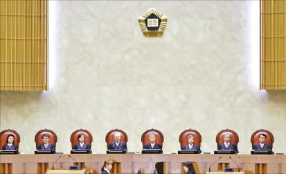 동성 커플도 부부처럼 건강보험 인정, 타당한가