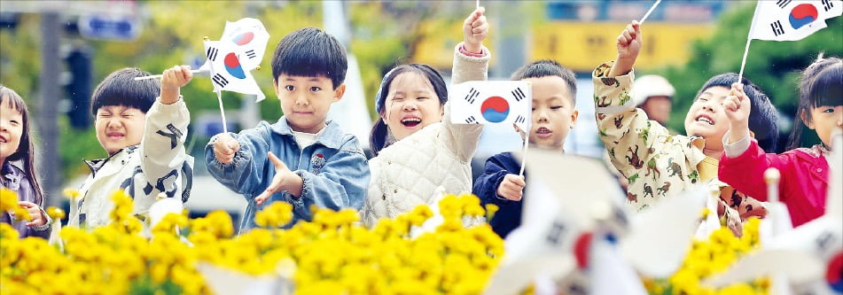 대통령 13명을 치우침 없이 사실에 근거해 기록