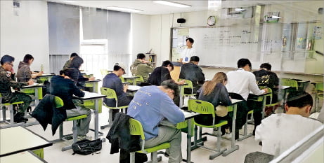 '정부지출 효과' '규모의 경제'…이론 문항 어려워