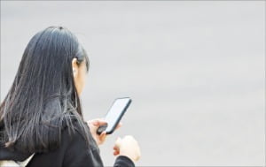 청소년 SNS 사용, 금지해야 하나