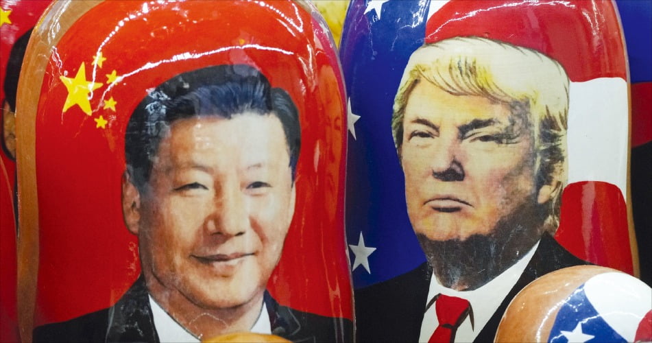 러시아 전통 나무인형 ‘마트료시카’에 그려진 시진핑 중국 국가주석과 트럼프 미국 대통령. AP 연합뉴스