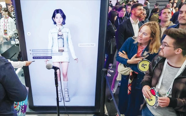 에스파 제5의 멤버, 스페인 MWC '데뷔'