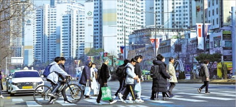 서울 땅 27% 거래 제한…집값 잡기 '극약처방'