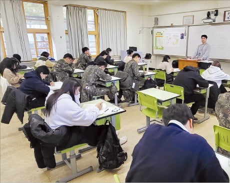 테샛보고 '세계 고교 경제 올림픽' 나가자