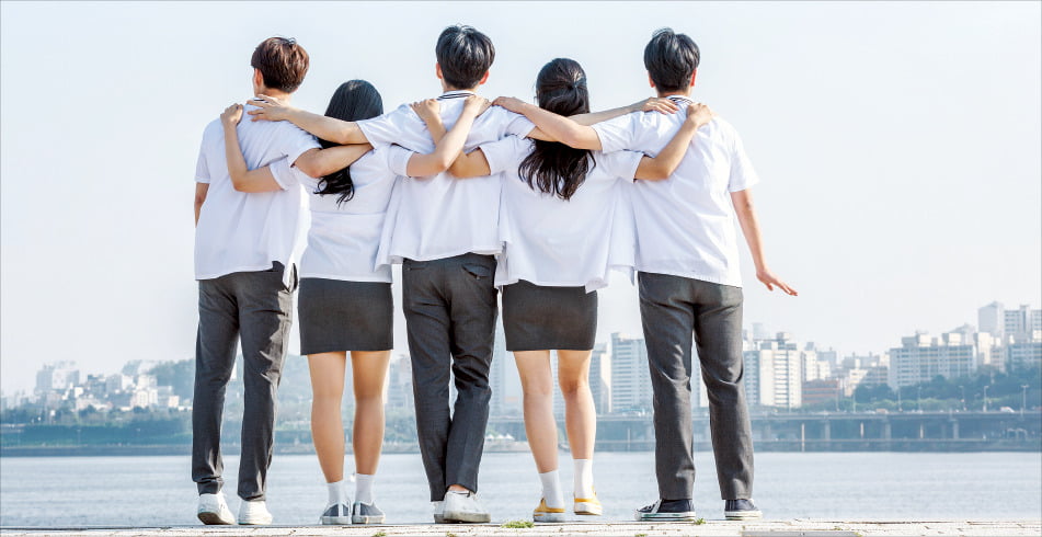 서로에게 거짓말 한 셋, 친구가 돼 위로를 베풀다