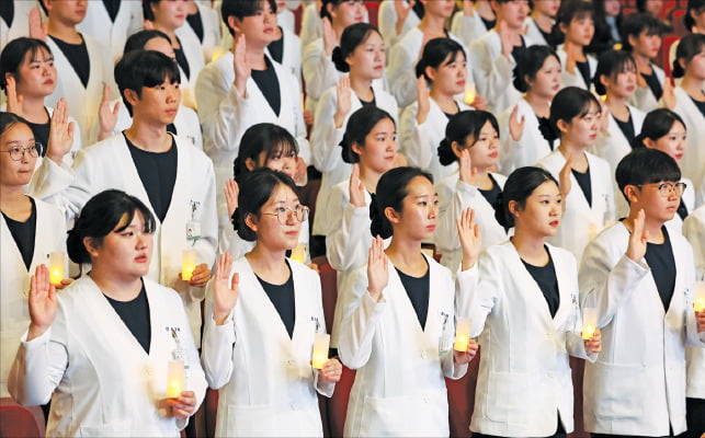 "생명을 위하여"…나이팅게일 선서식